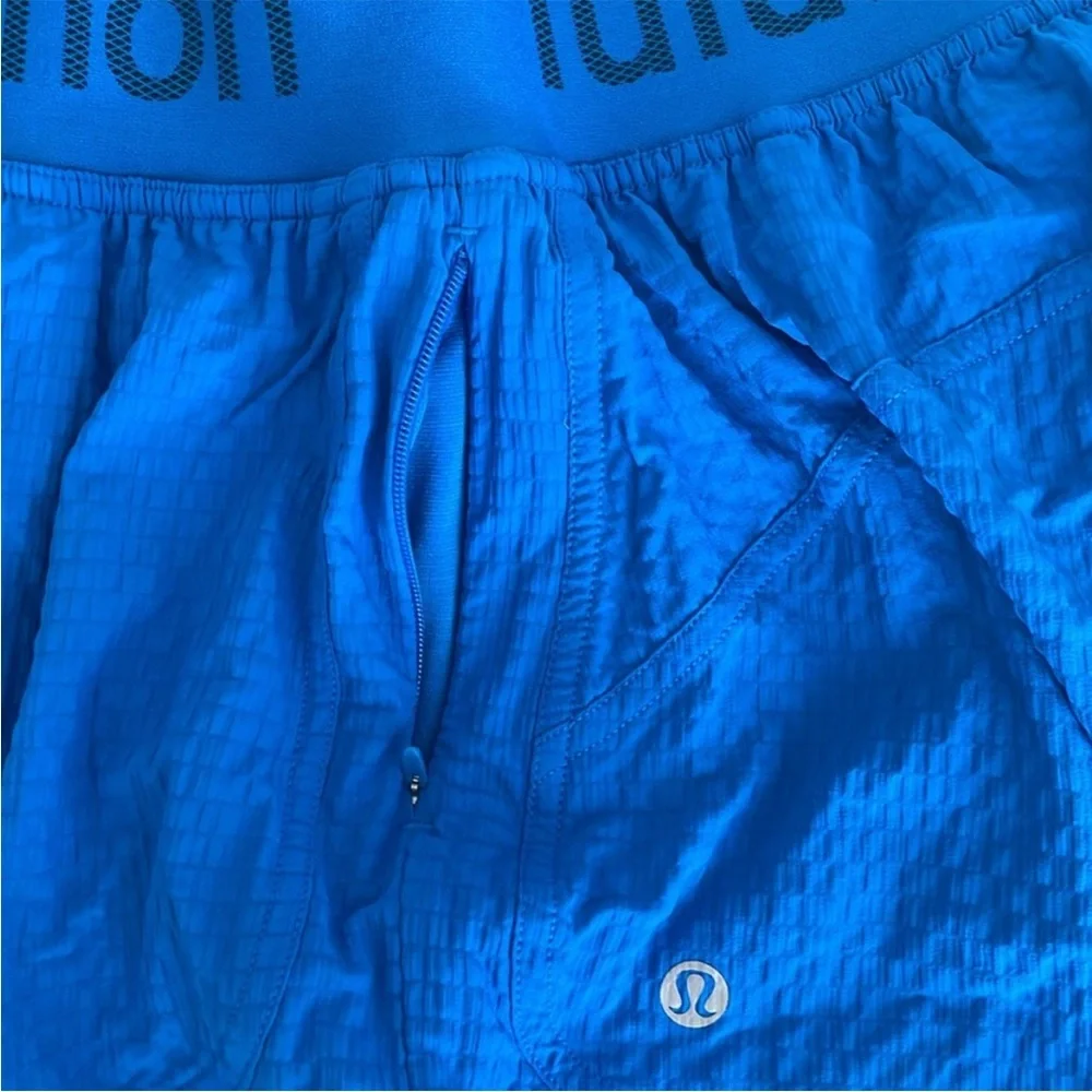 Lululemon Logo Waistband High-Rise Training Short - size 6 - Picture 6 of 13